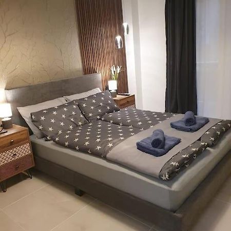 Pleasantstay City Appartement Tesalonika Bagian luar foto