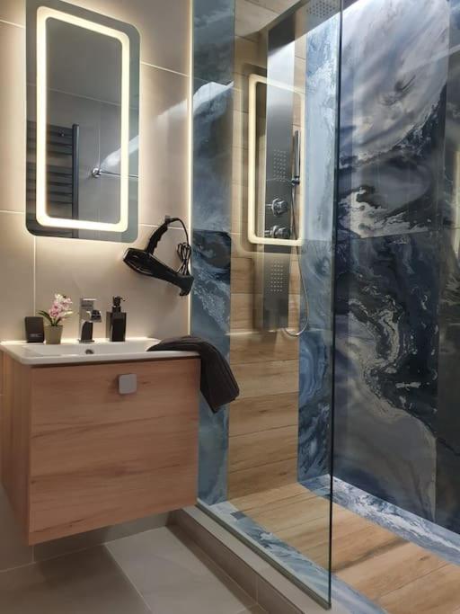 Pleasantstay City Appartement Tesalonika Bagian luar foto