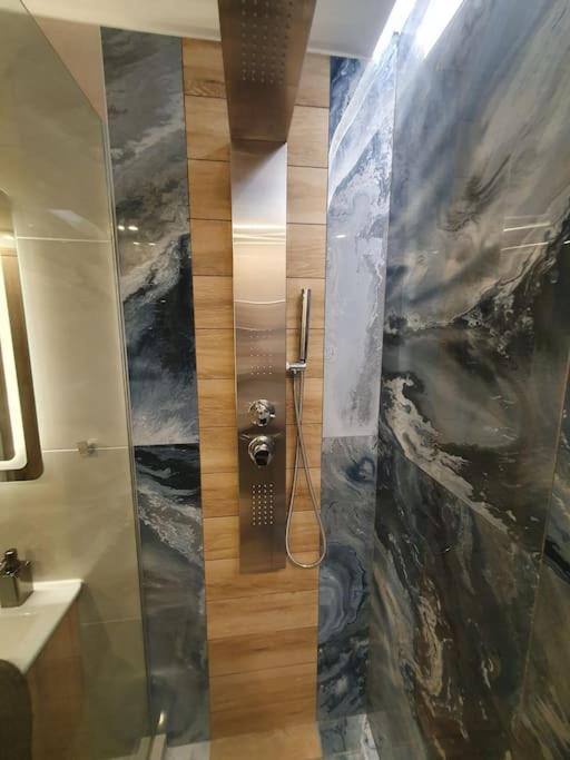 Pleasantstay City Appartement Tesalonika Bagian luar foto